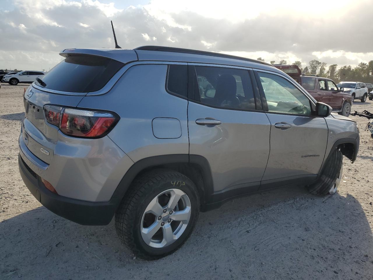 2018 Jeep Compass - Image 3