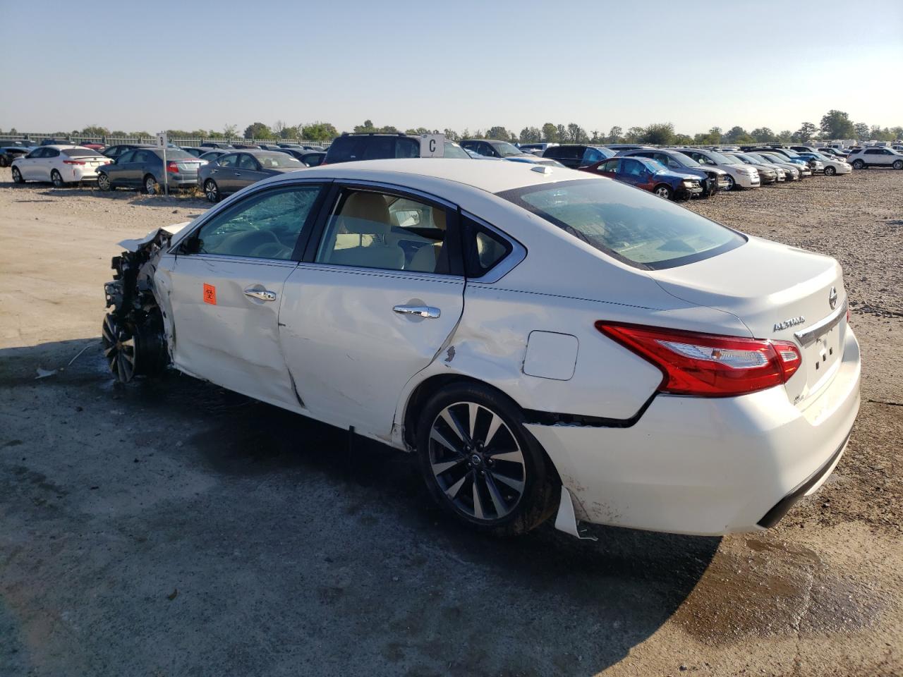 2016 Nissan Altima - Image 2