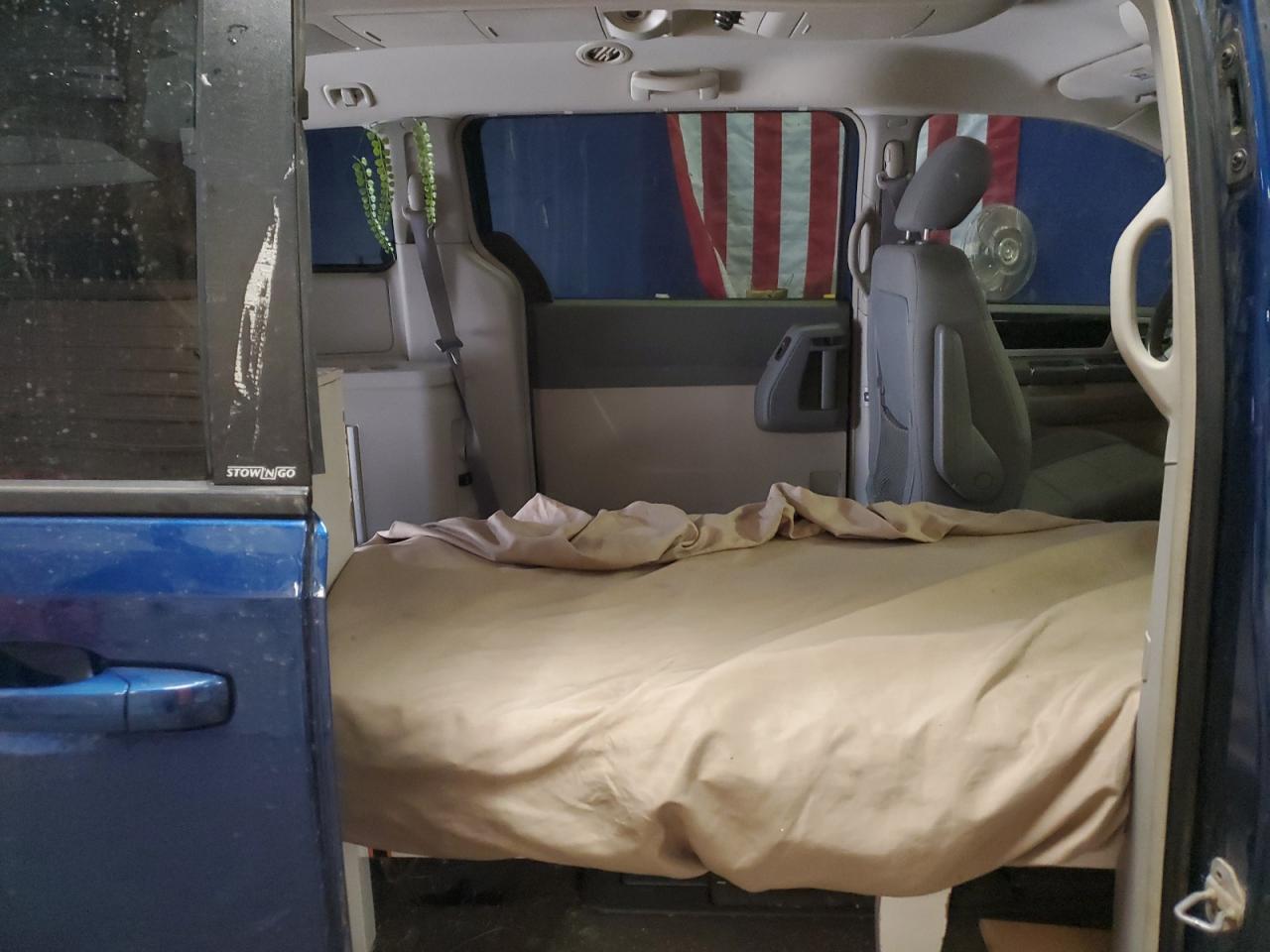 2010 Dodge Caravan - Image 11