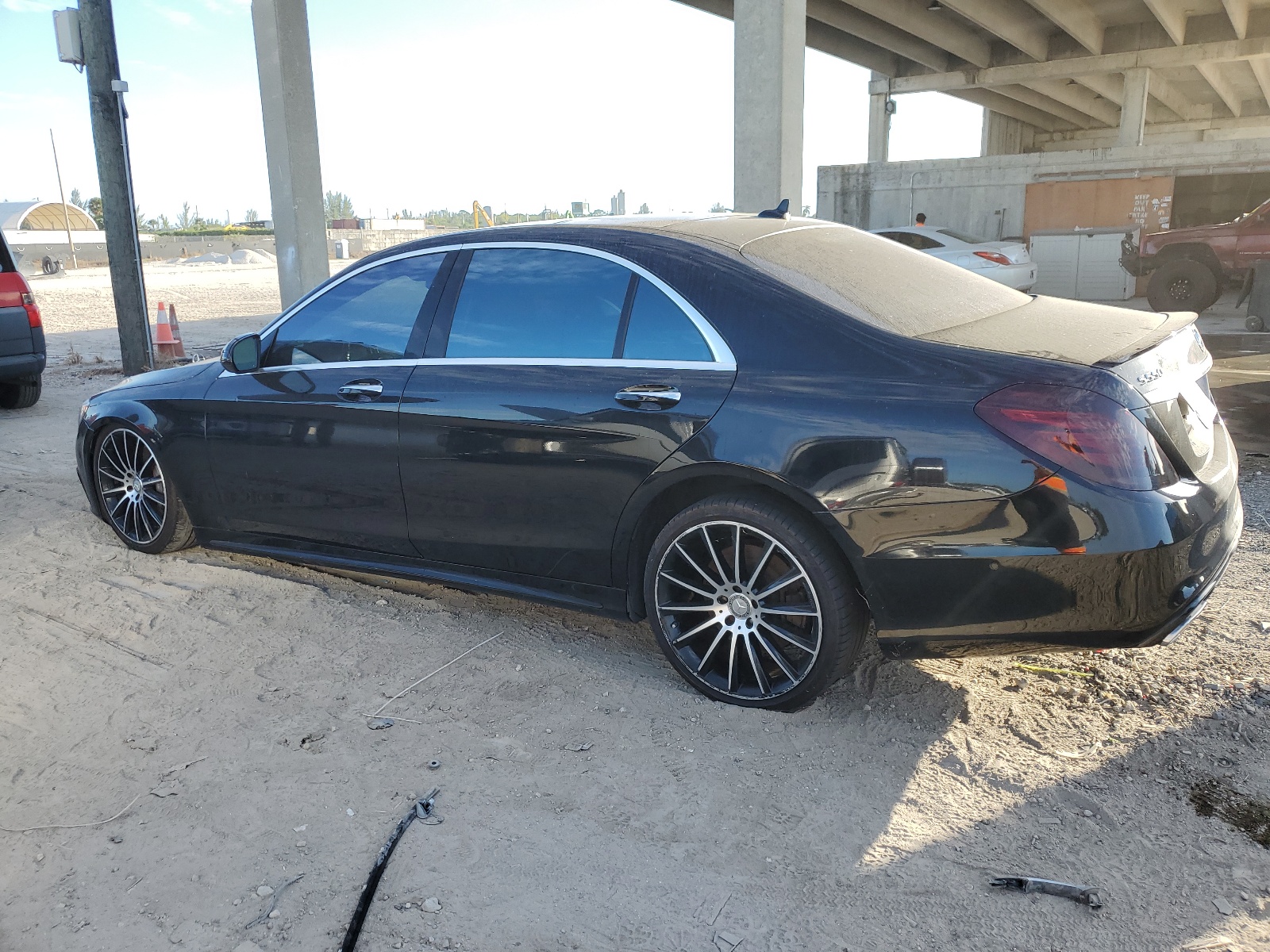 2015 Mercedes-Benz S 550 vin: WDDUG8CB0FA189718