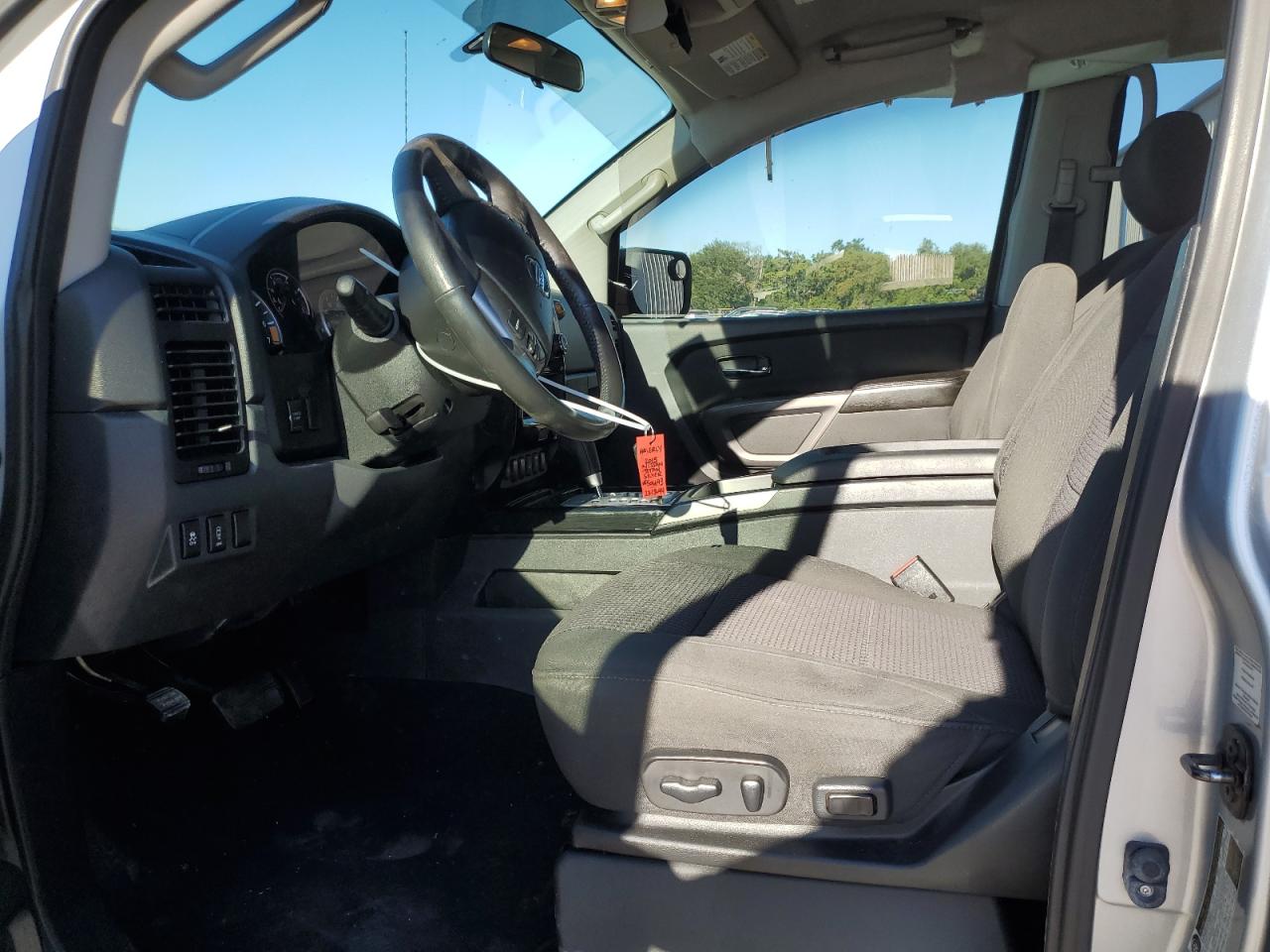 2015 Nissan Titan - Image 7