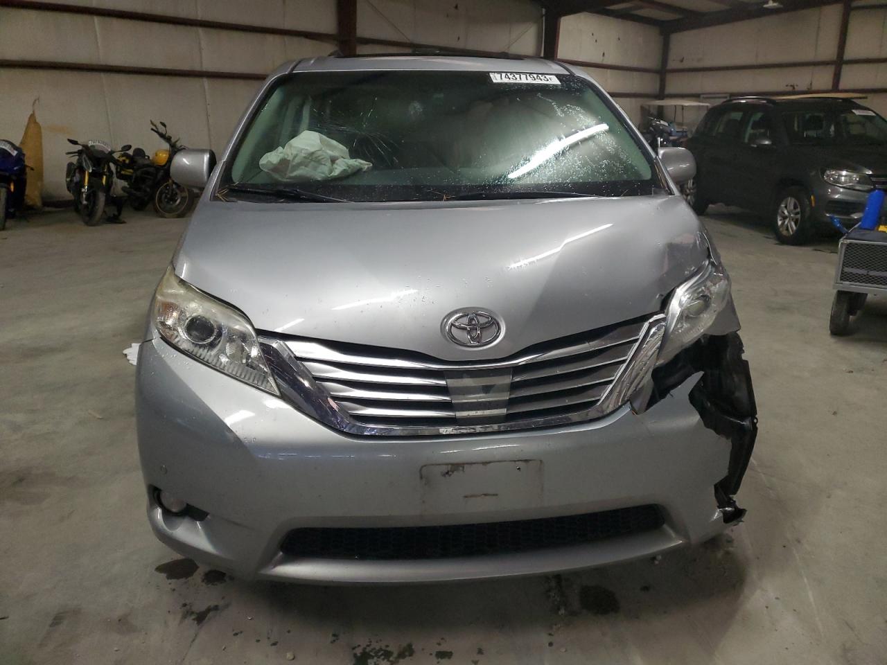 2012 Toyota Sienna Xle VIN: 5TDYK3DC7CS224466 Lot: 74377943