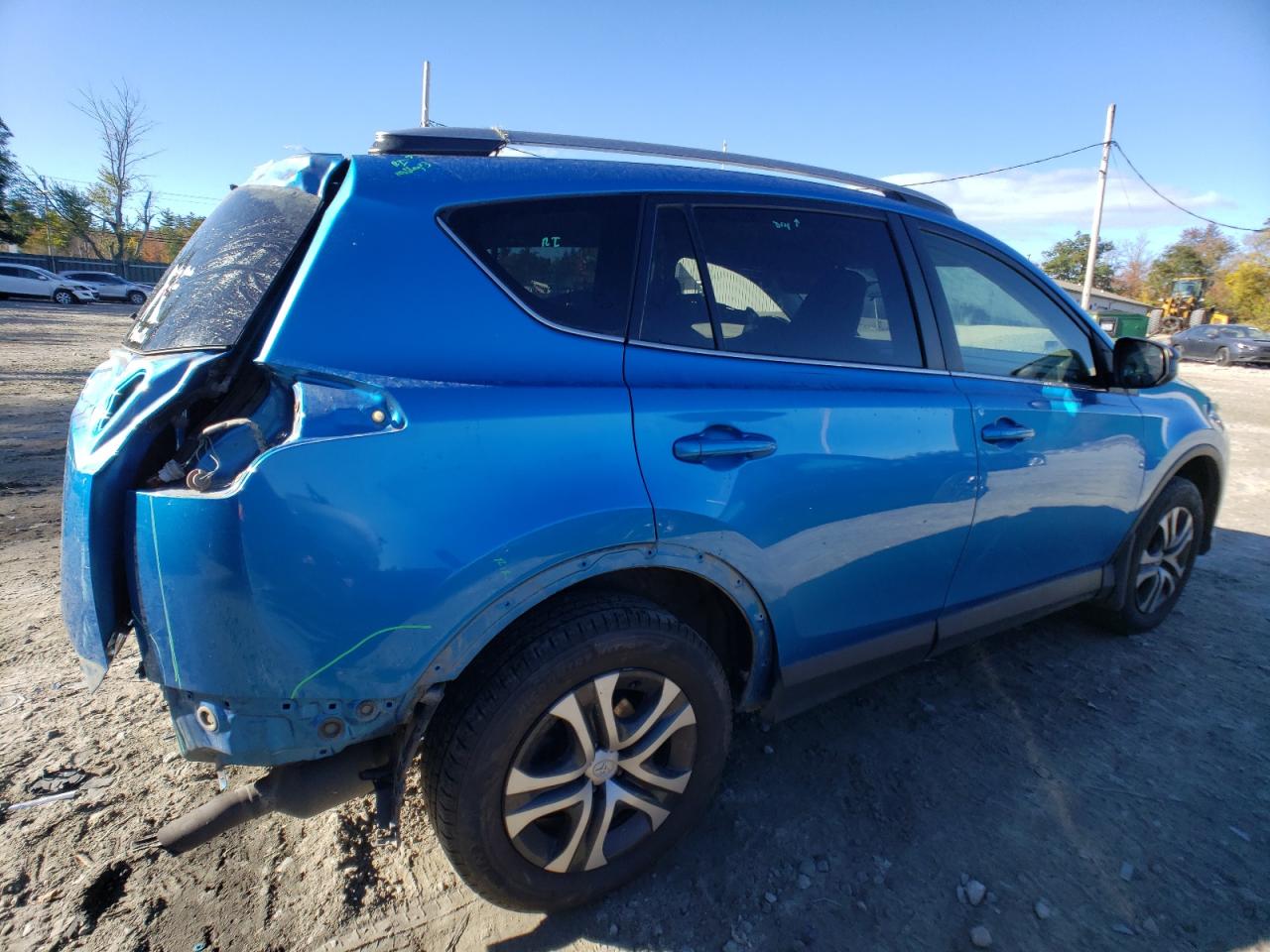 JTMBFREV4HJ702439 2017 Toyota Rav4 Le