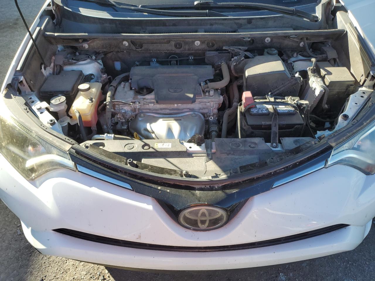 JTMZFREVXJJ185426 2018 Toyota Rav4 Le