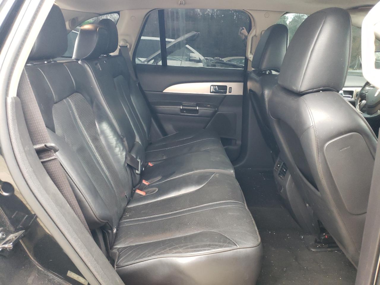 2011 Lincoln MKX - Image 11