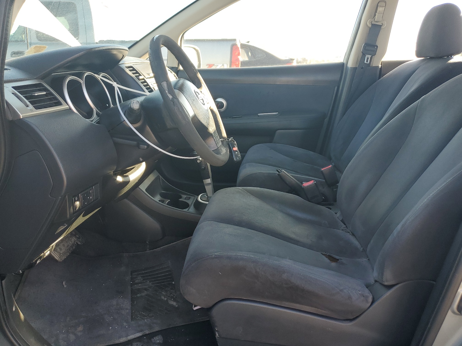 3N1BC11E28L443199 2008 Nissan Versa S