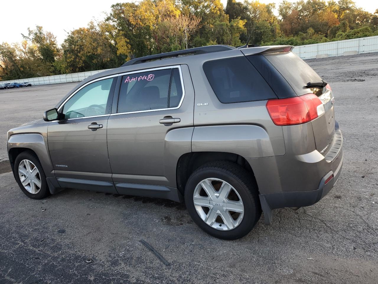 2010 GMC Terrain - Image 2