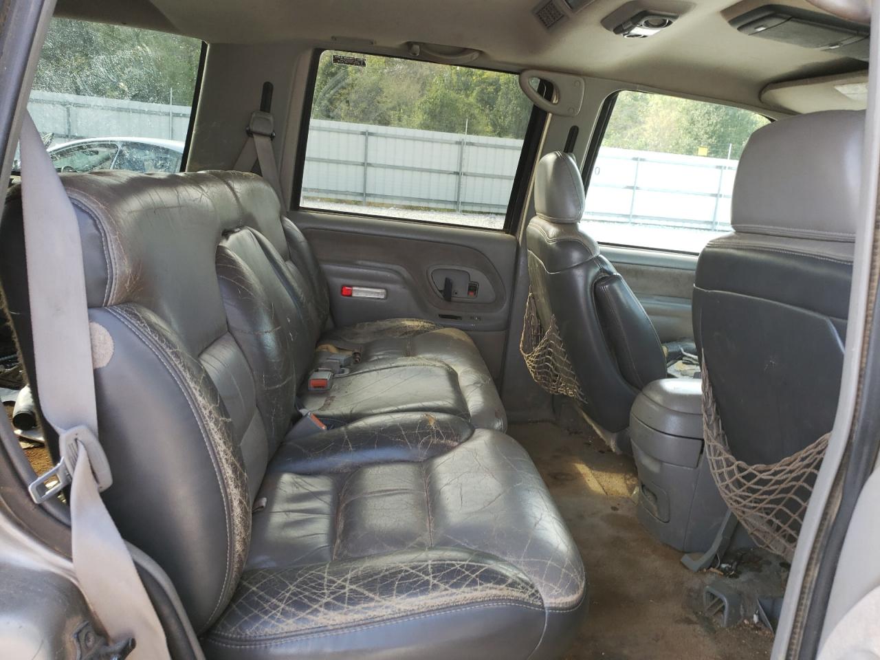 2000 Chevrolet Tahoe K1500 VIN: 1GNEK13R3YR184395 Lot: 80135653