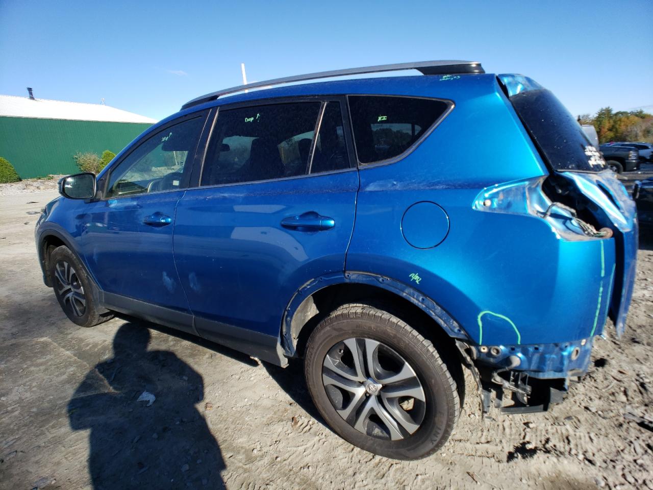 JTMBFREV4HJ702439 2017 Toyota Rav4 Le