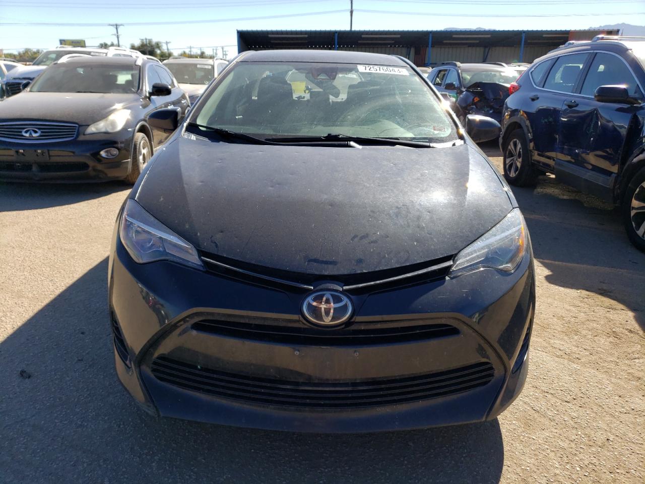 2018 Toyota Corolla L VIN: 5YFBURHE3JP817021 Lot: 72576043