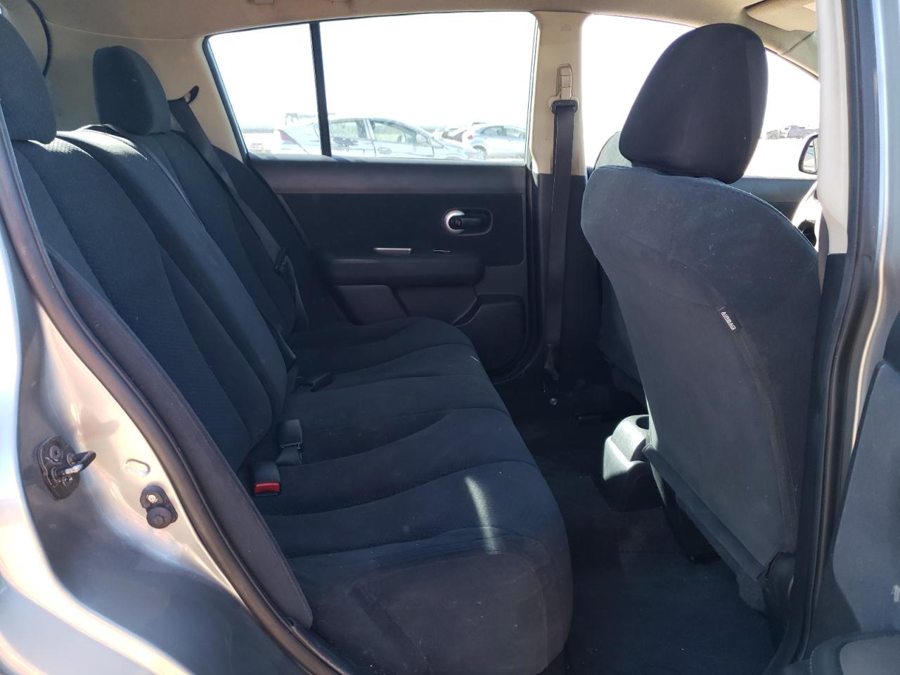 2011 Nissan Versa - Image 10
