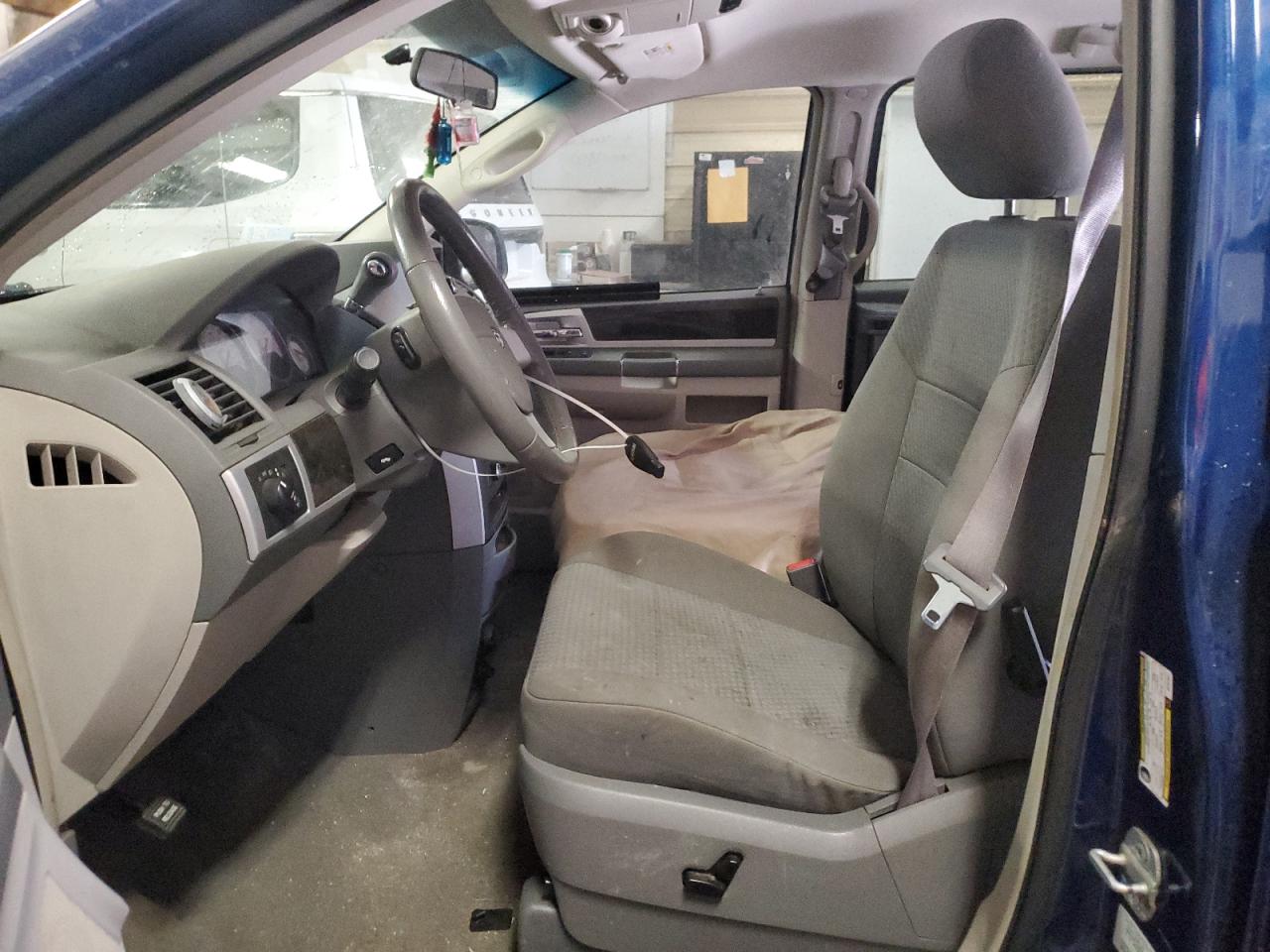 2010 Dodge Caravan - Image 7