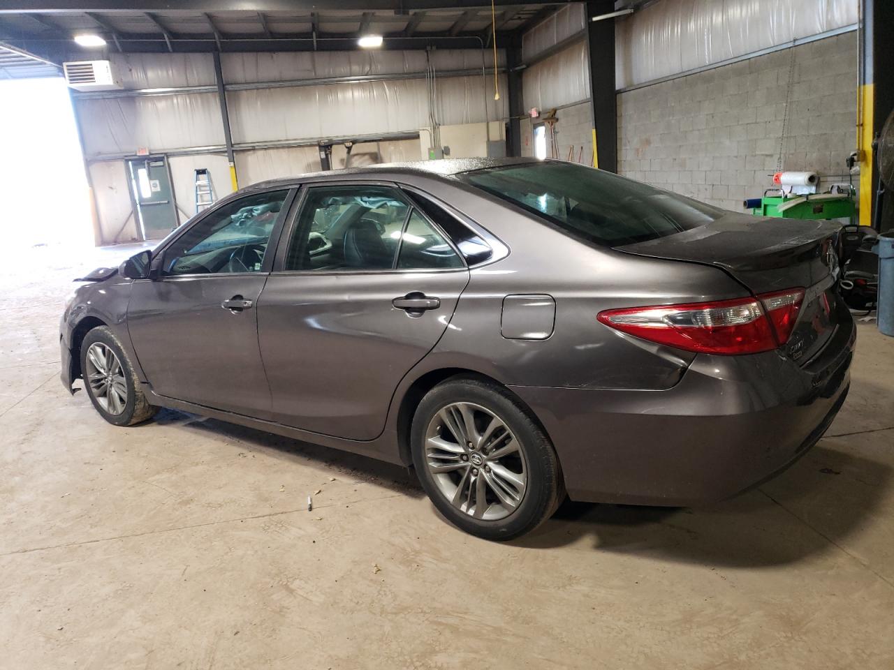 4T1BF1FK1HU336763 2017 TOYOTA CAMRY - Image 2