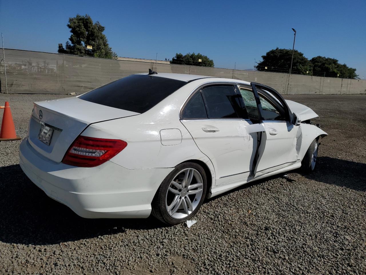 VIN WDDGF4HB9DA864609 2013 MERCEDES-BENZ C-CLASS no.3