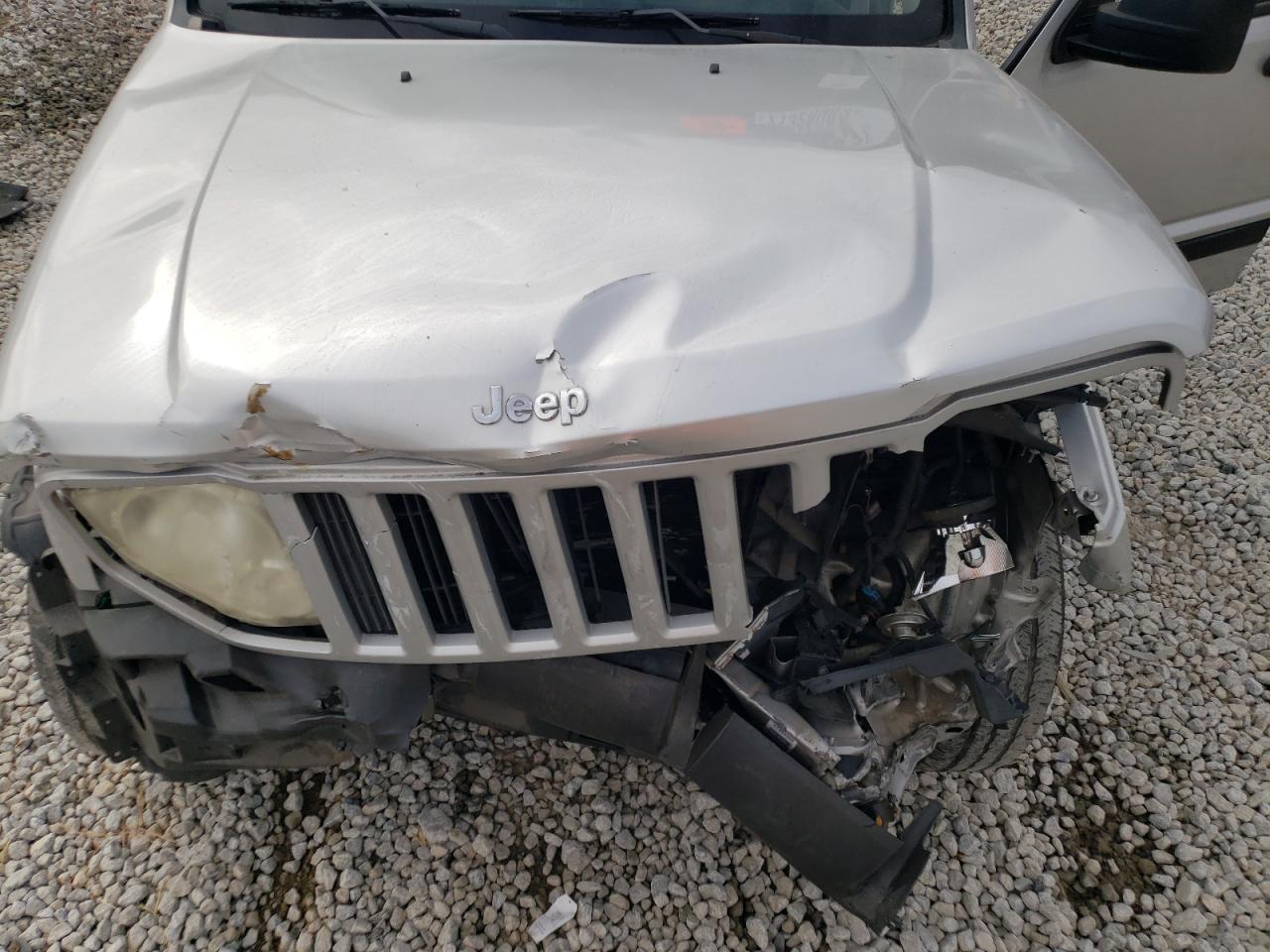 2010 Jeep Liberty (North America) - Image 12