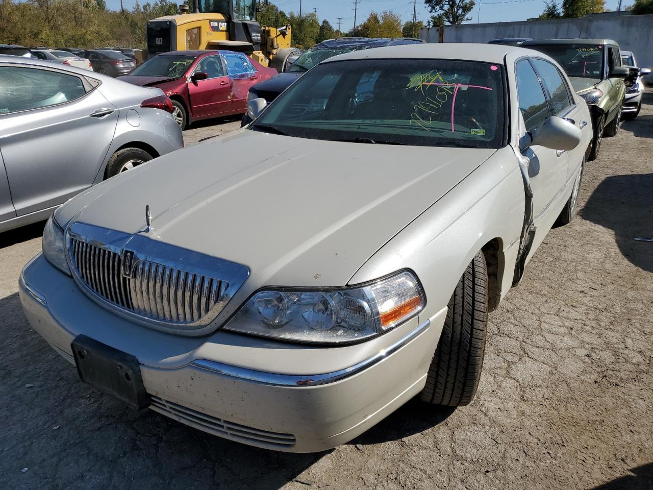 1LNHM83WX4Y607645 2004 Lincoln Town Car Ultimate