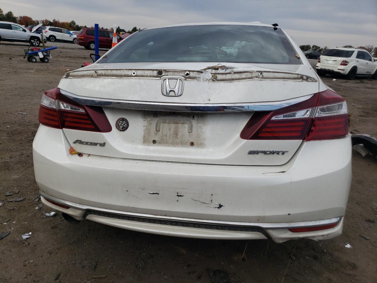 1HGCR2F58HA165495 2017 Honda Accord Sport