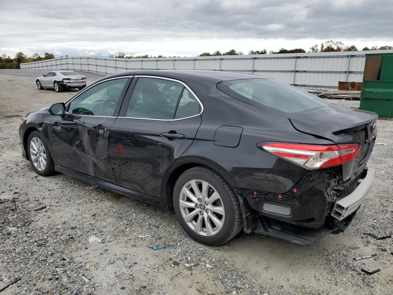 4T1B11HK7JU010449 2018 TOYOTA CAMRY - Image 2