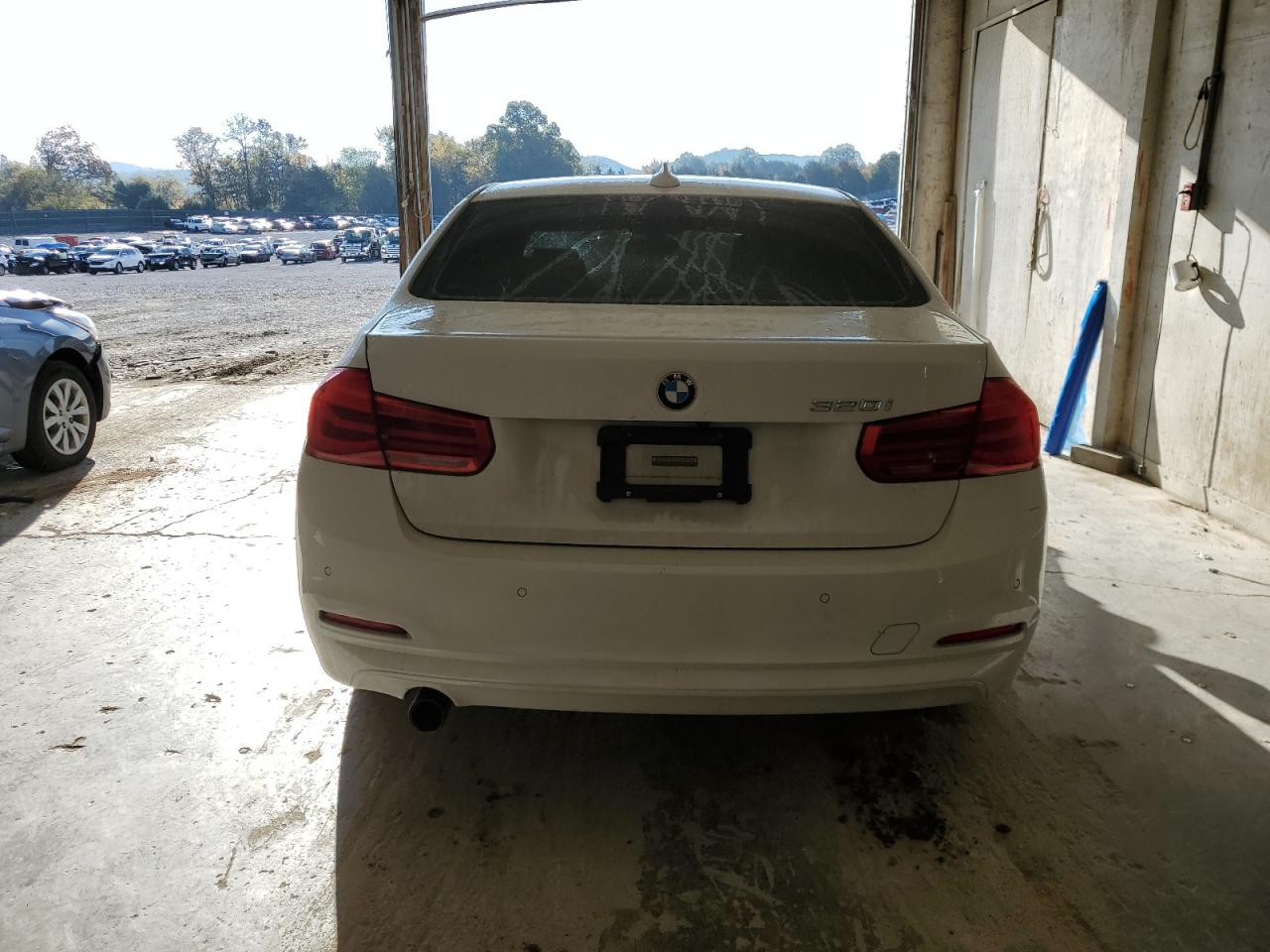 WBA8E1G54GNU12024 2016 BMW 320 I