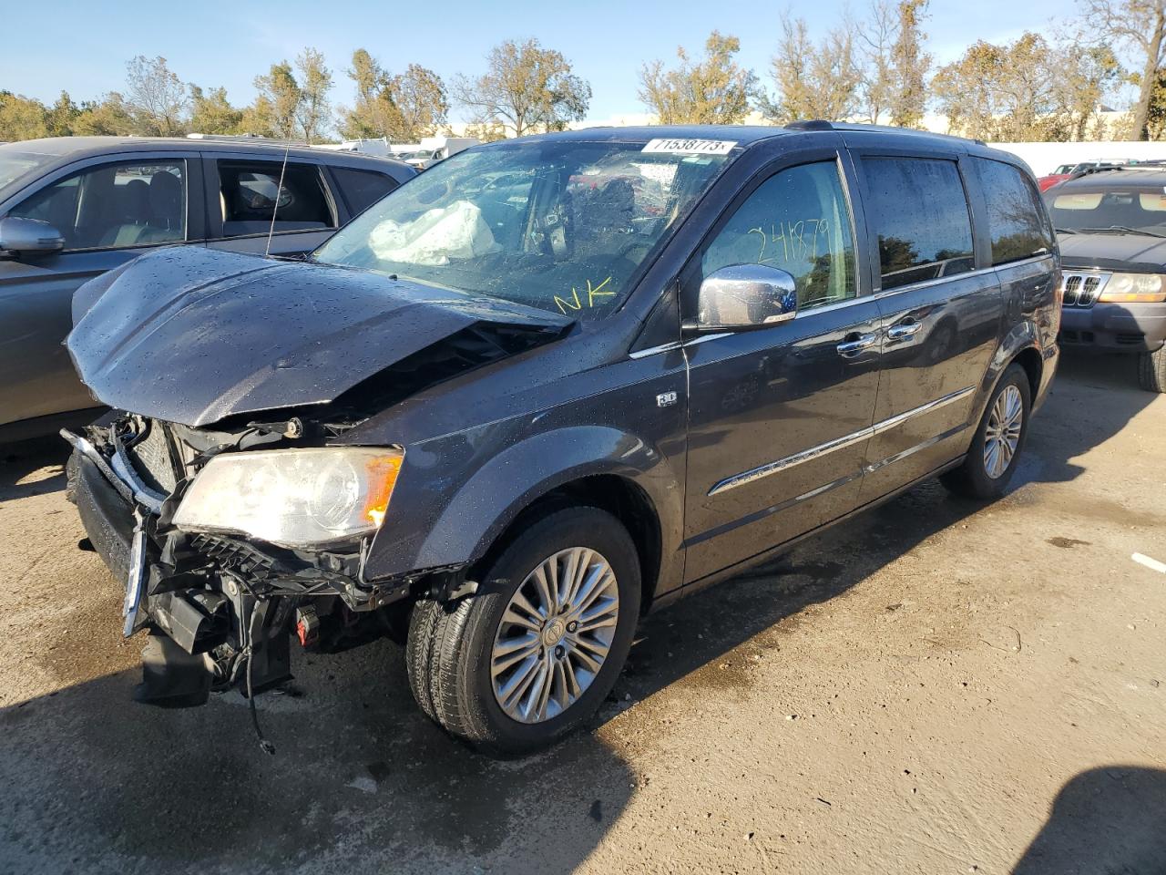 VIN 2C4RC1CG4ER329763 2014 CHRYSLER MINIVAN no.1