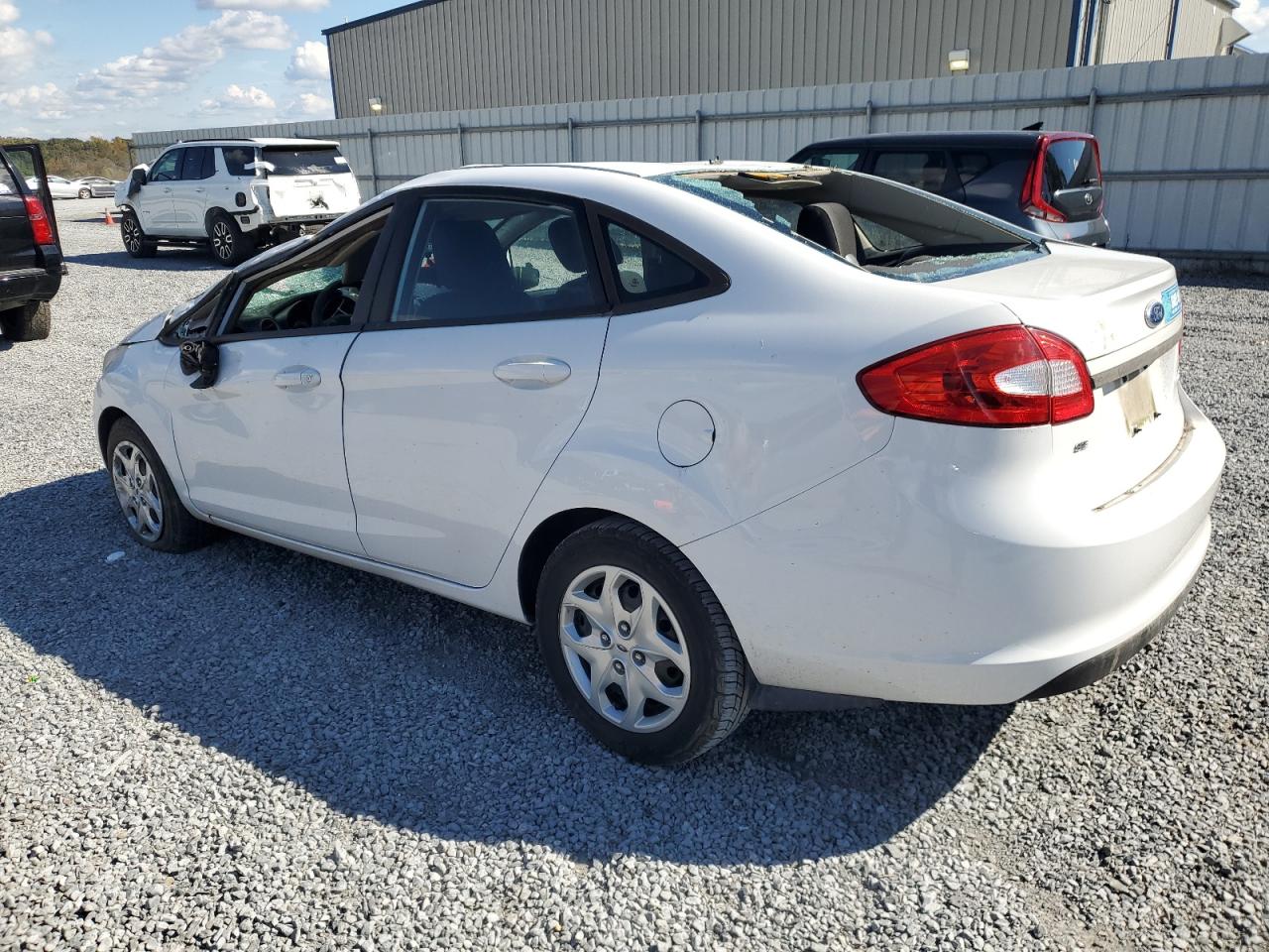 2011 Ford Fiesta - Image 2