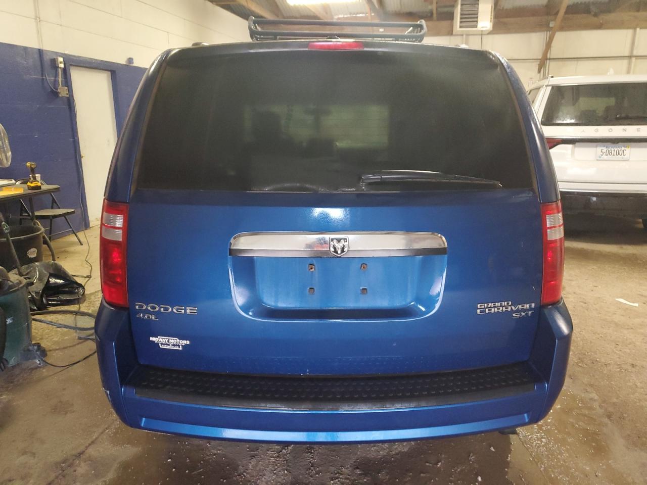 2010 Dodge Caravan - Image 6