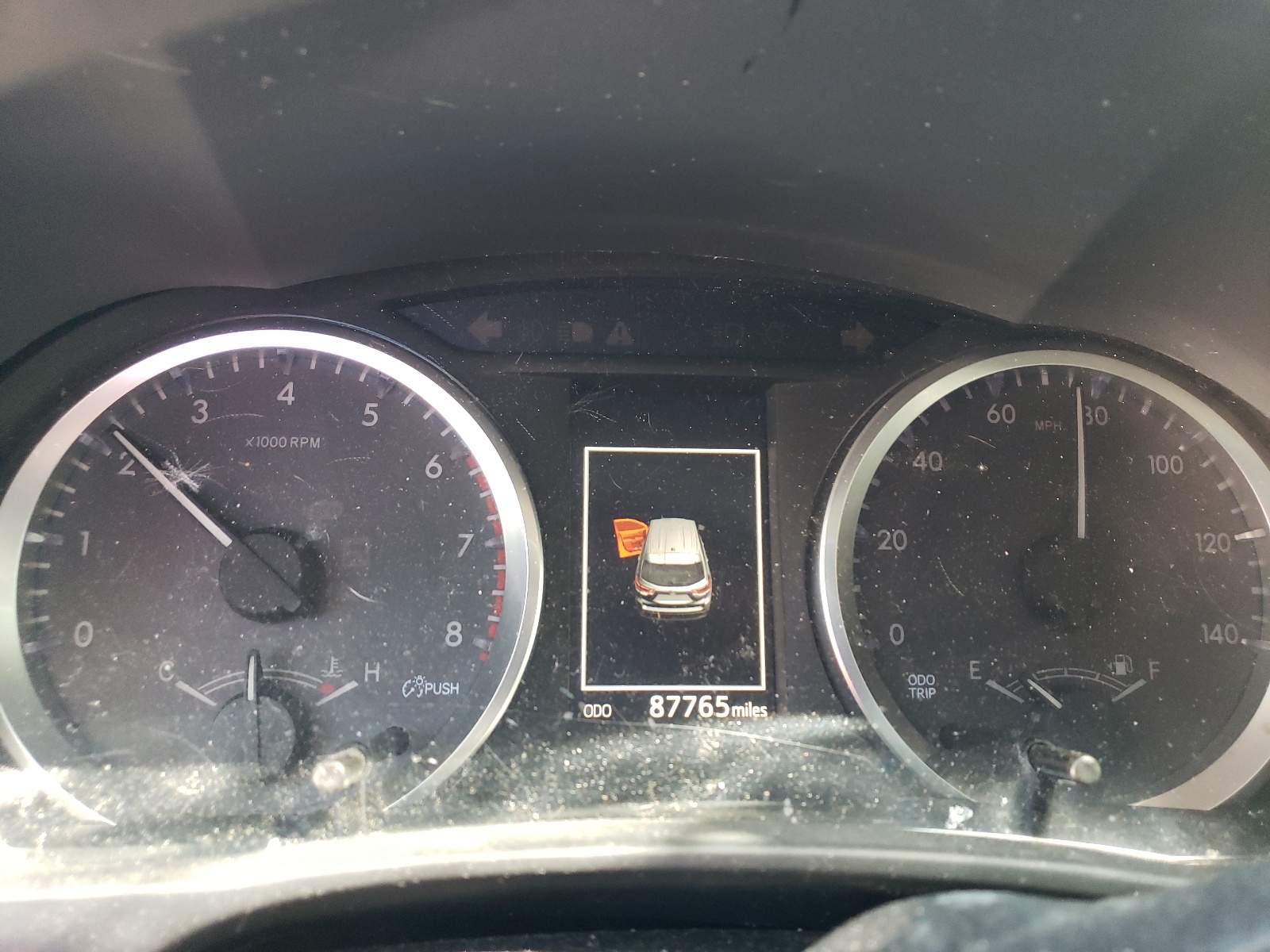 5TDZARFH2JS039726 2018 Toyota Highlander Le