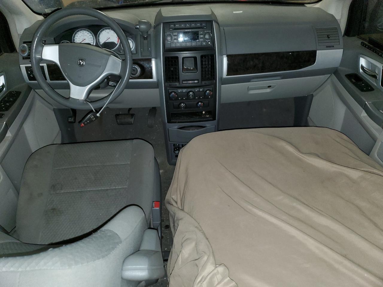 2010 Dodge Caravan - Image 8