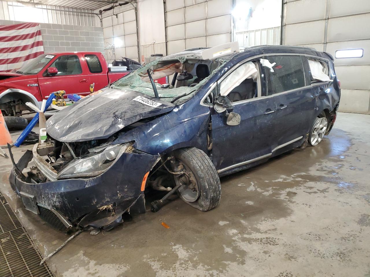 2018 Chrysler Pacifica T 3.6L იყიდება Columbia-ში, MO - Rollover