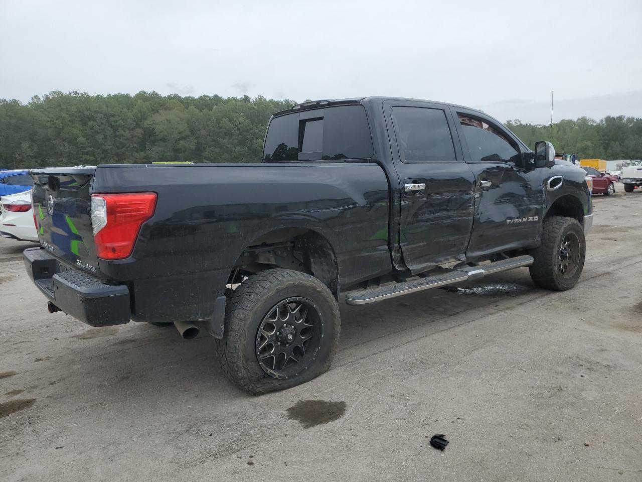 1N6BA1F47HN564827 2017 Nissan Titan Xd Sl