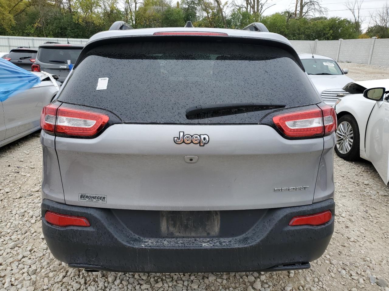 1C4PJLAB2HW585492 2017 Jeep Cherokee Sport