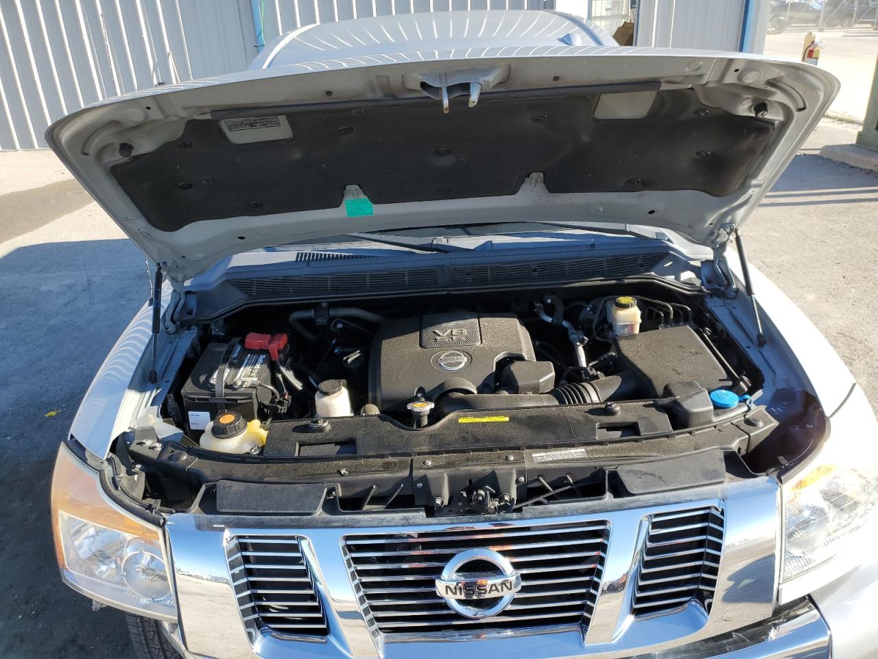 2015 Nissan Titan - Image 12