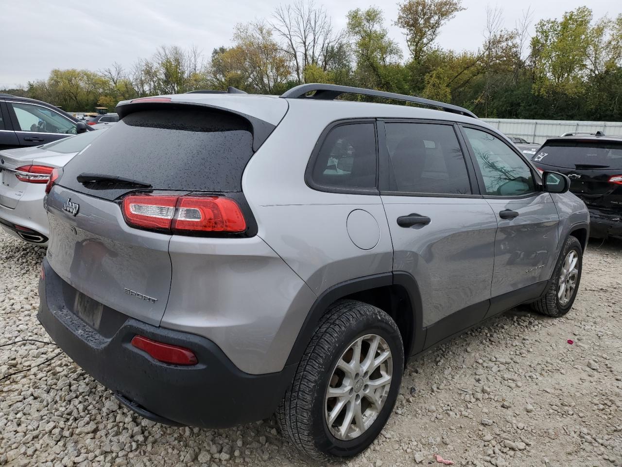 1C4PJLAB2HW585492 2017 Jeep Cherokee Sport