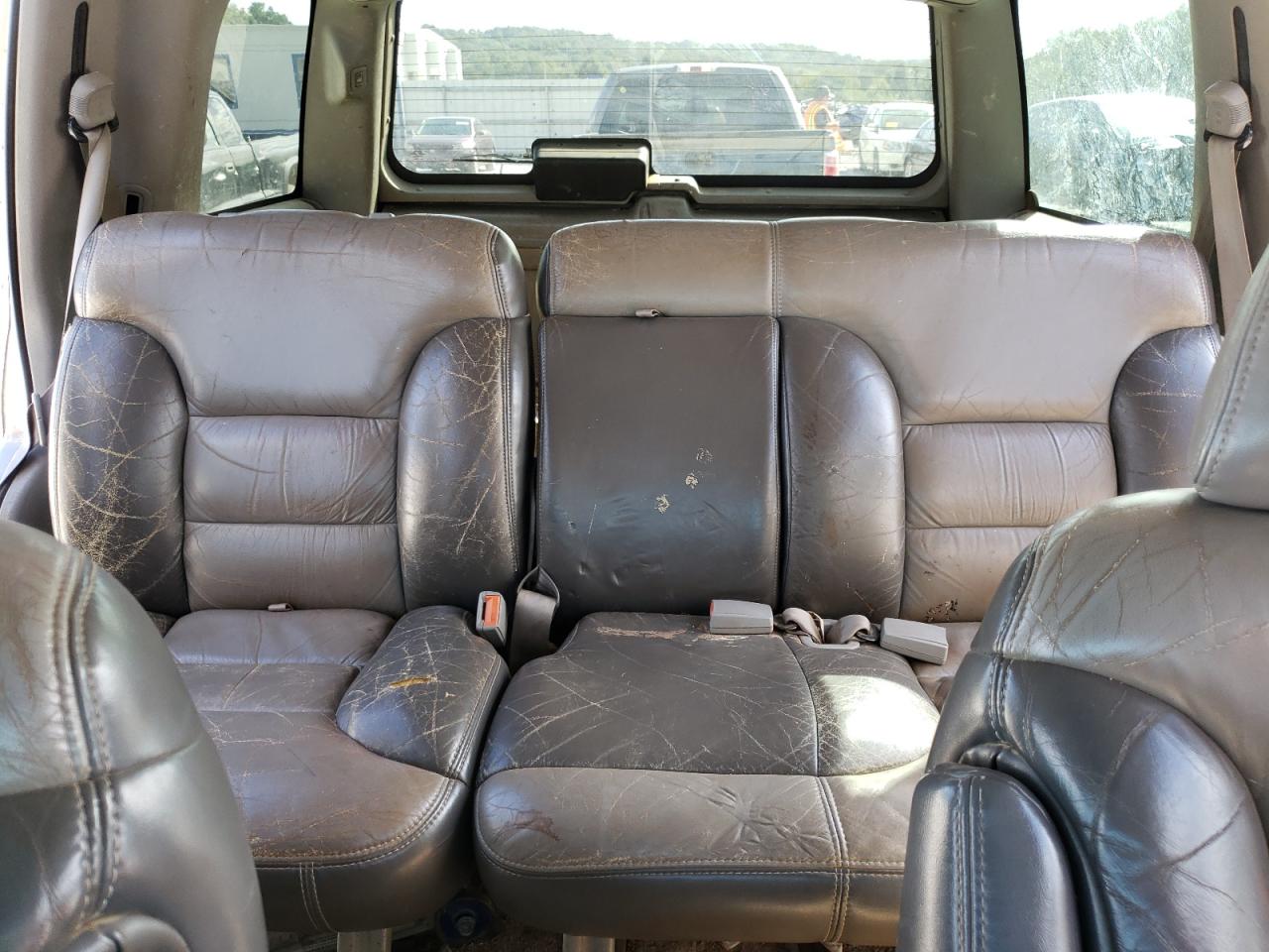 2000 Chevrolet Tahoe K1500 VIN: 1GNEK13R3YR184395 Lot: 80135653