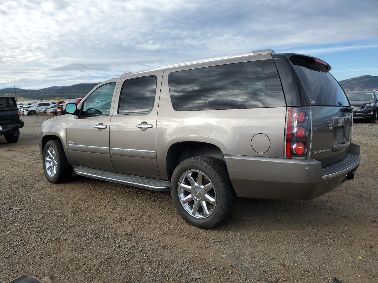 2013 GMC Yukon Xl Denali VIN: 1GKS2MEF9DR158303 Lot: 72100643