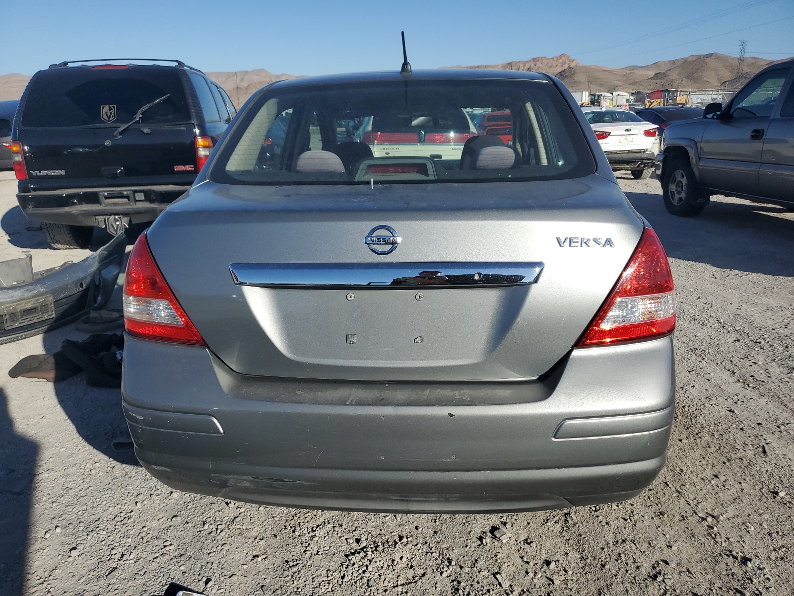 3N1BC11E28L443199 2008 Nissan Versa S