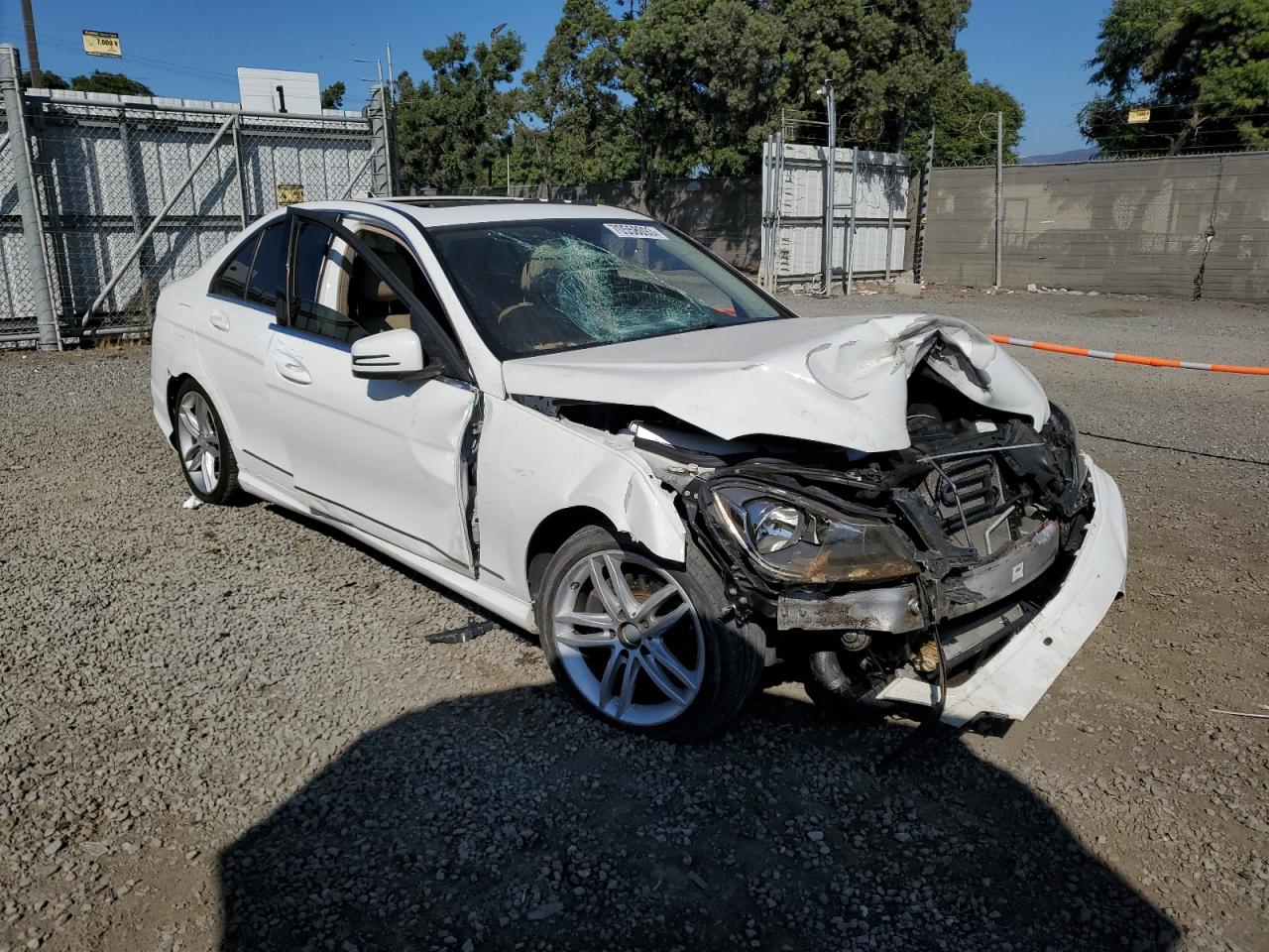 VIN WDDGF4HB9DA864609 2013 MERCEDES-BENZ C-CLASS no.4