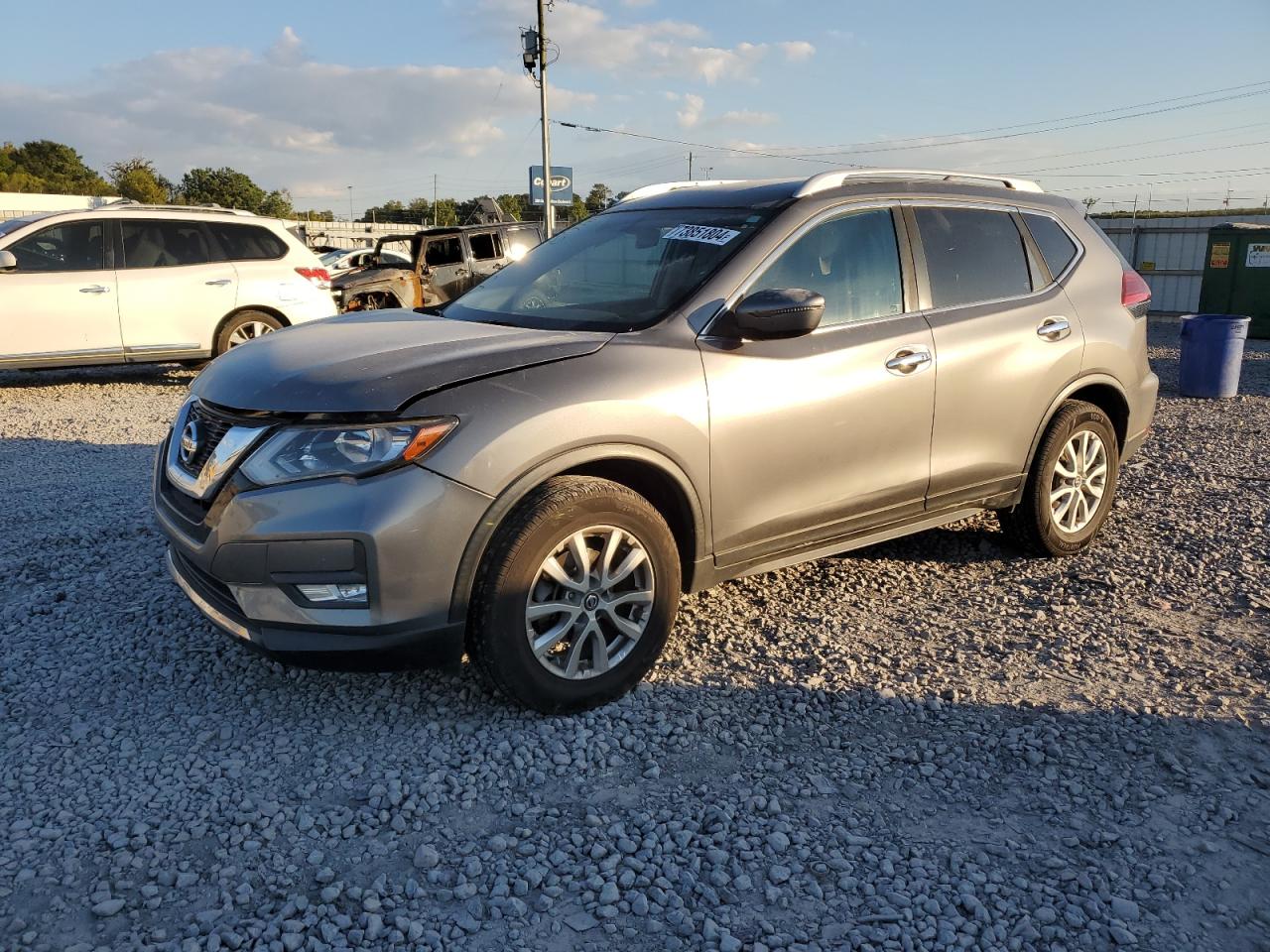 JN8AT2MV0HW008321 2017 NISSAN ROGUE - Image 1