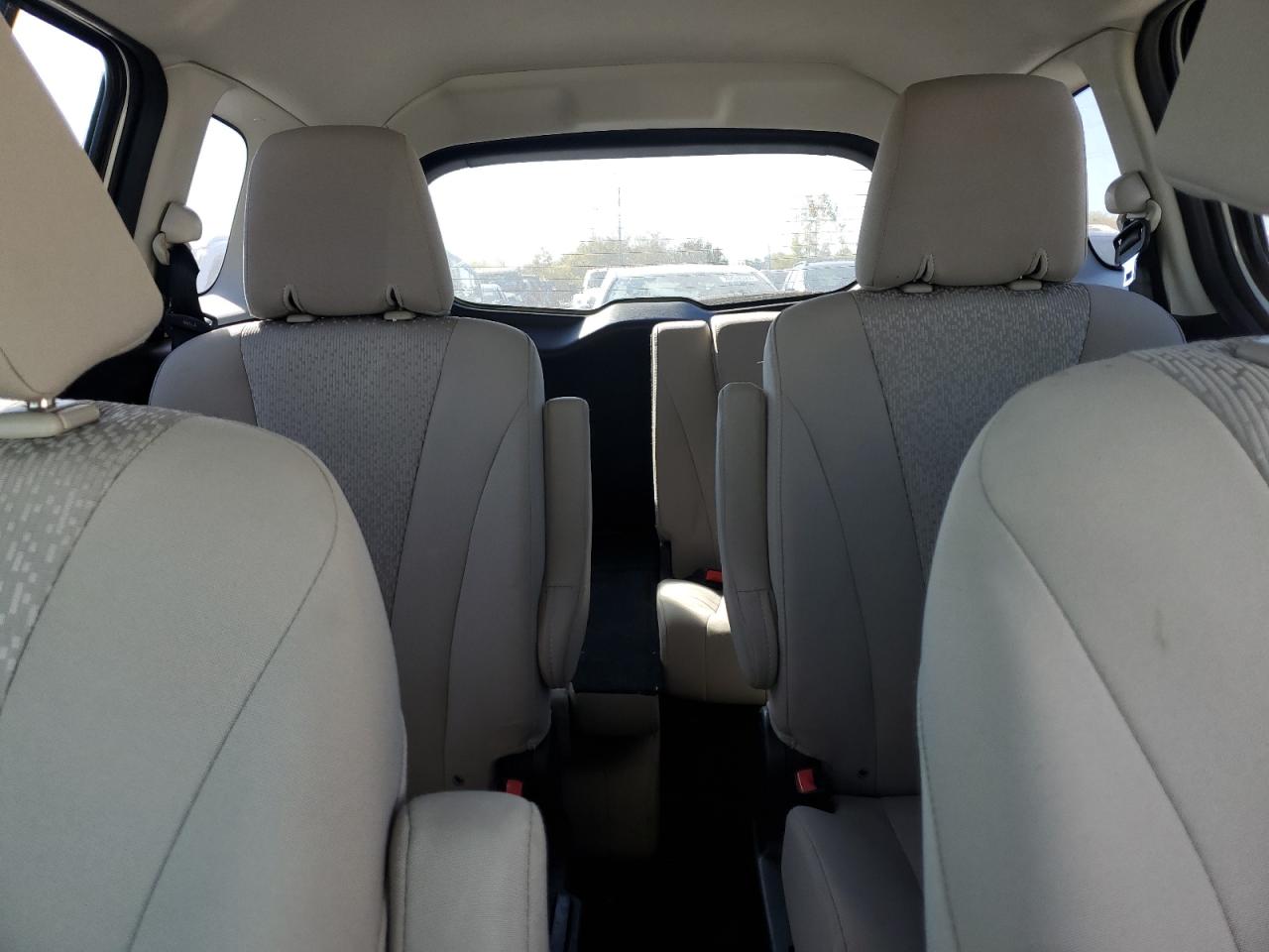 2012 Mazda 5 - Image 10