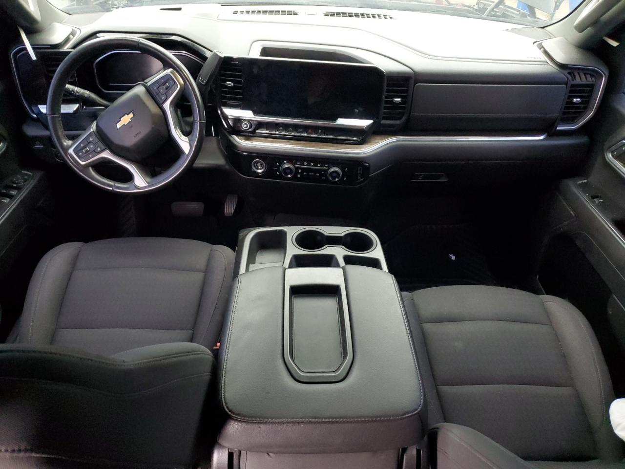 2022 Chevrolet Silverado - Image 8