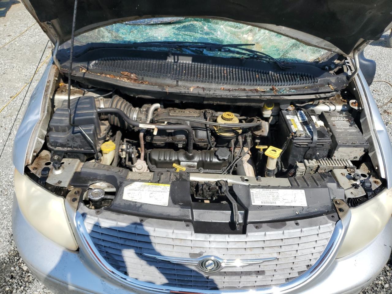 2002 Chrysler Town & Country - Image 12