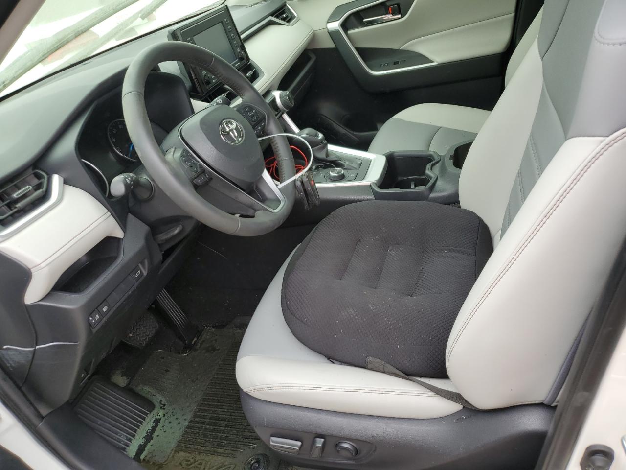 2022 Toyota RAV 4 - Image 7
