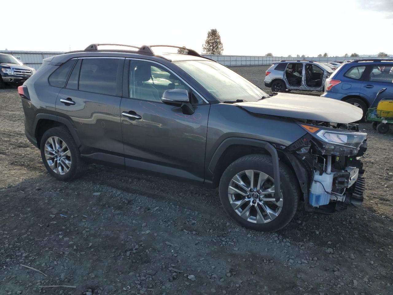 2020 Toyota Rav4 Limited VIN: 2T3N1RFV0LC136592 Lot: 76598194