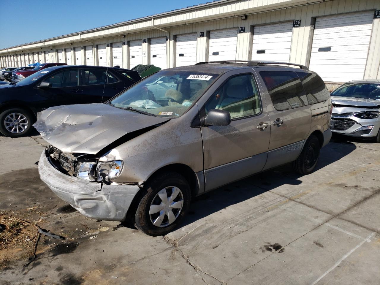 2000 Toyota Sienna - Image 1