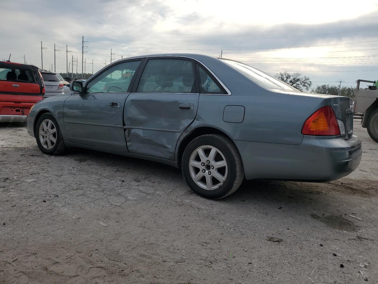 2000 Toyota Avalon - Image 2