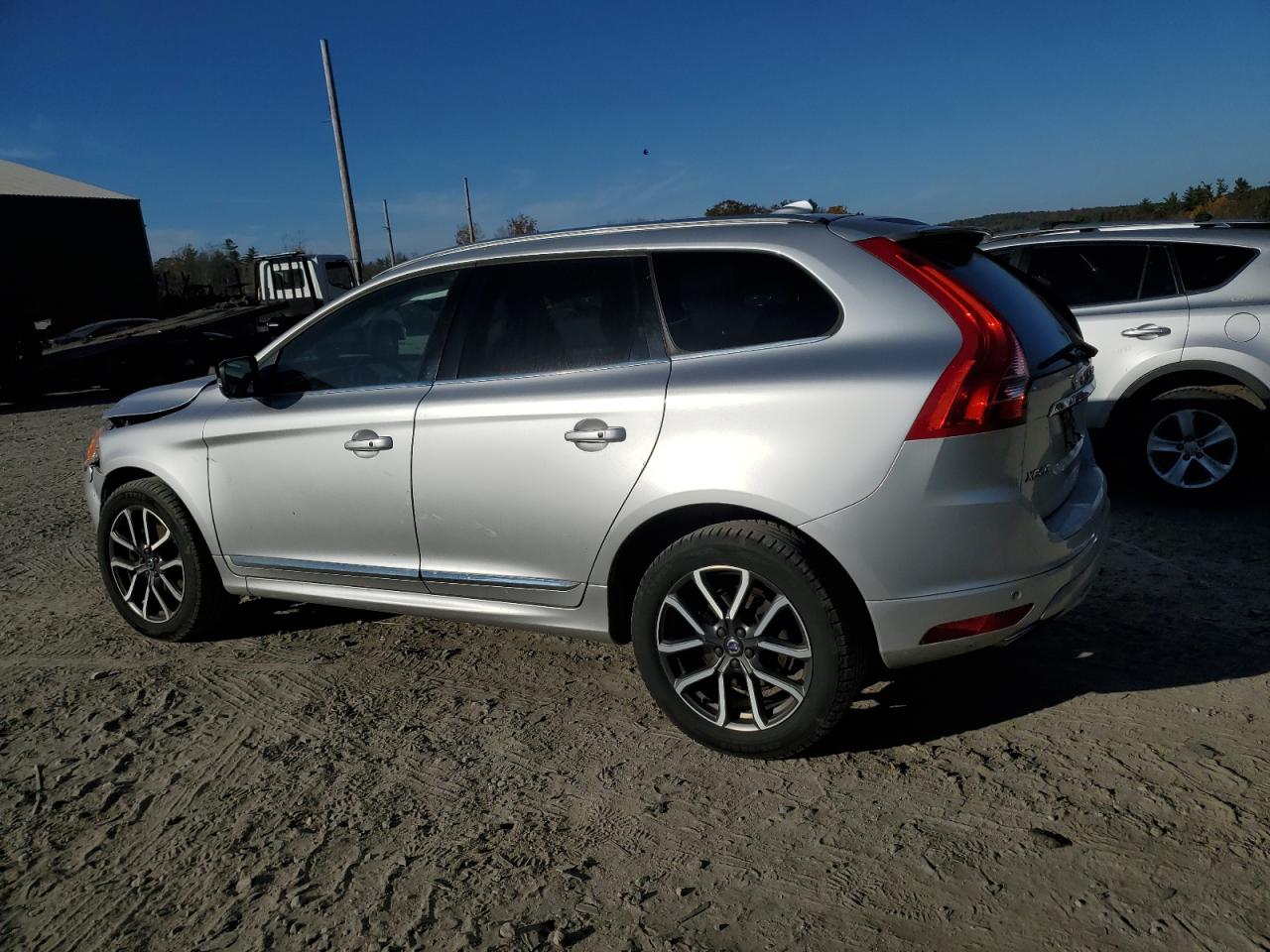 2017 Volvo XC60 - Image 2
