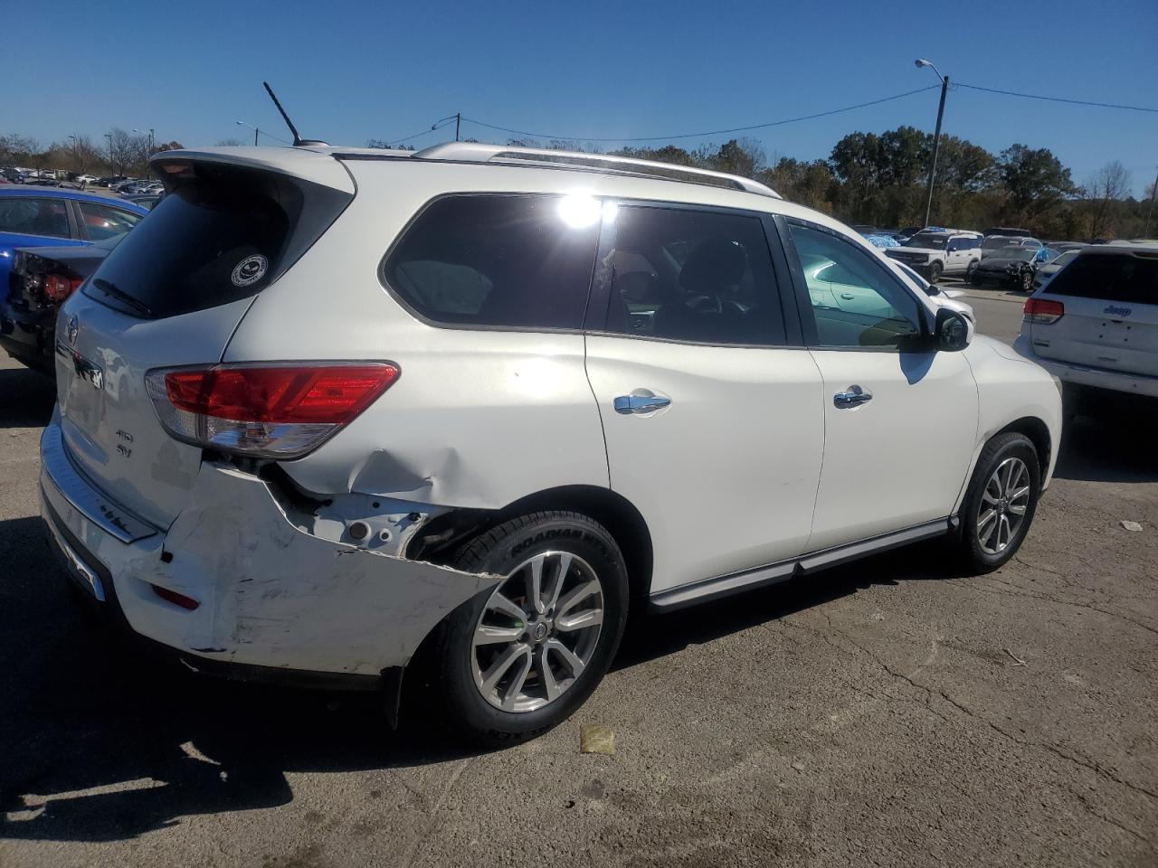 2014 Nissan Pathfinder - Image 3