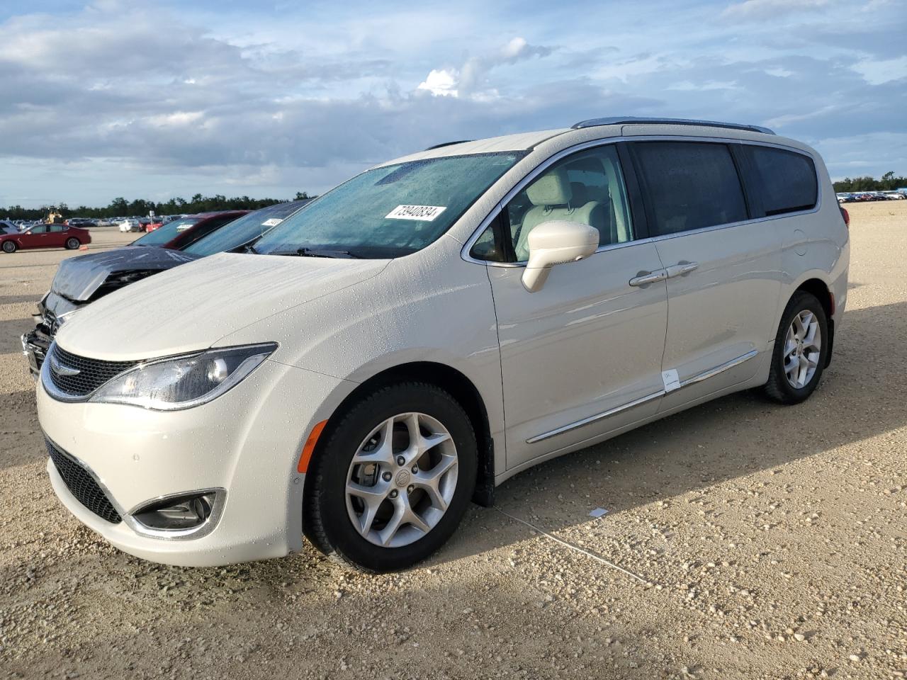 2C4RC1EG2HR635331 2017 CHRYSLER PACIFICA - Image 1