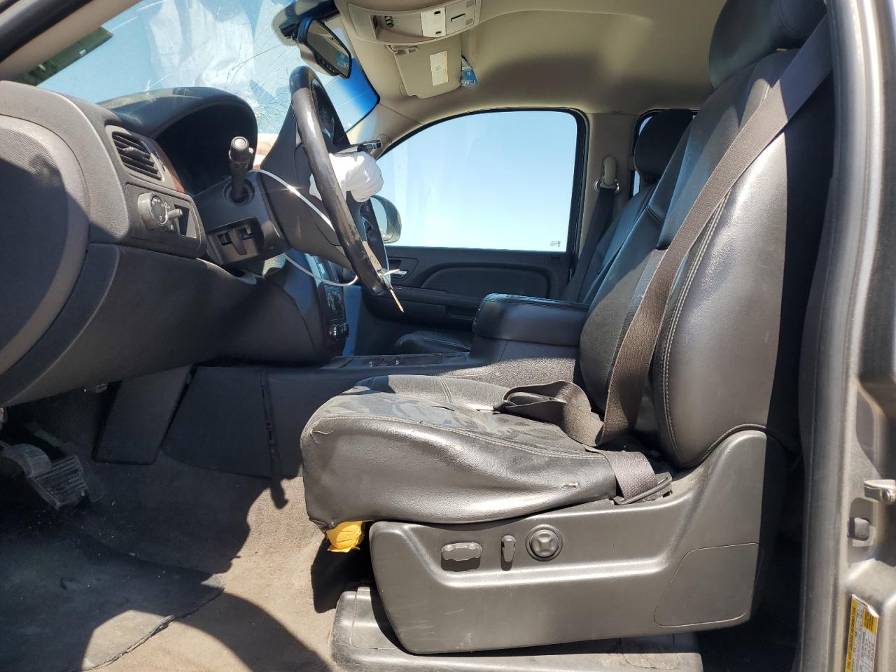 2009 Chevrolet Suburban - Image 7