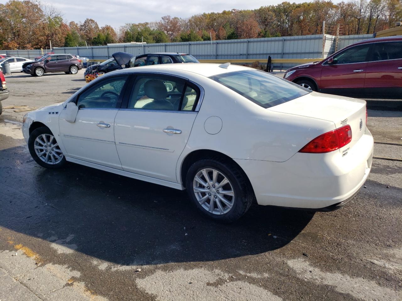 2010 Buick Lucerne - Image 2